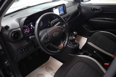 Car image 13