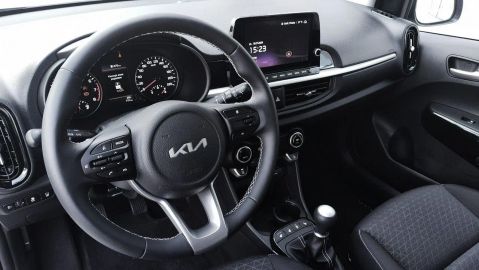 Car image 12