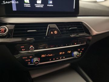 Car image 32