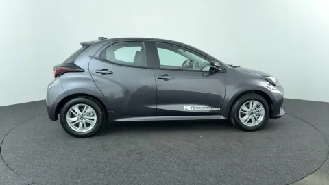 Car image 4