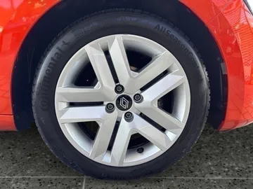 Car image 18