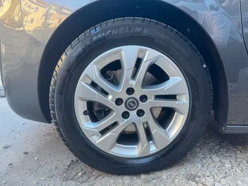 Car image 23