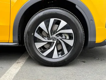 Car image 33