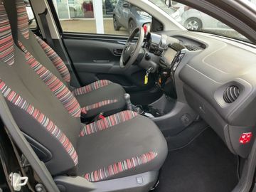 Car image 12