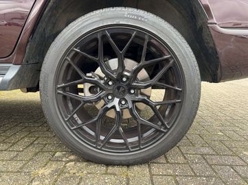 Car image 37