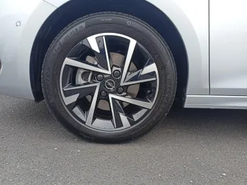 Car image 23