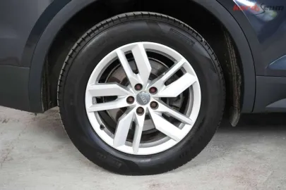 Car image 40