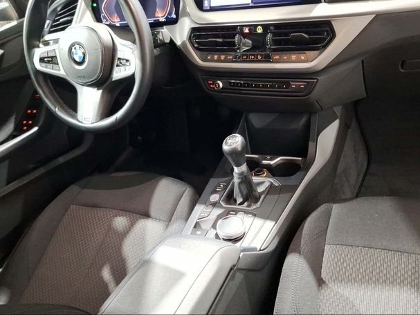 BMW 118i 100 kW image number 13