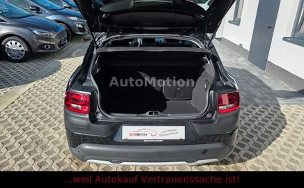 Car image 17