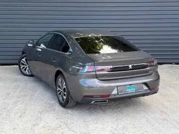 Car image 40