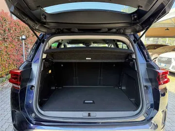 Car image 32