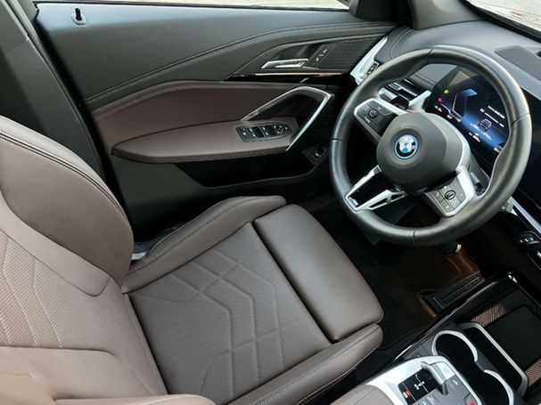 BMW iX1 xDrive30 230 kW image number 13