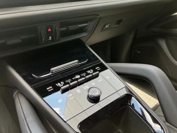 Car image 35