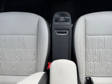 Car image 31
