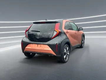 Car image 5