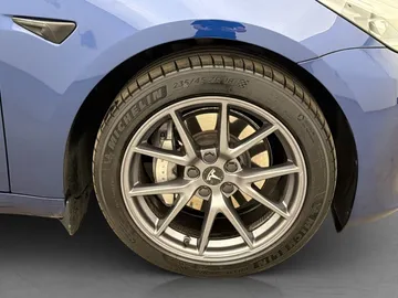 Car image 30