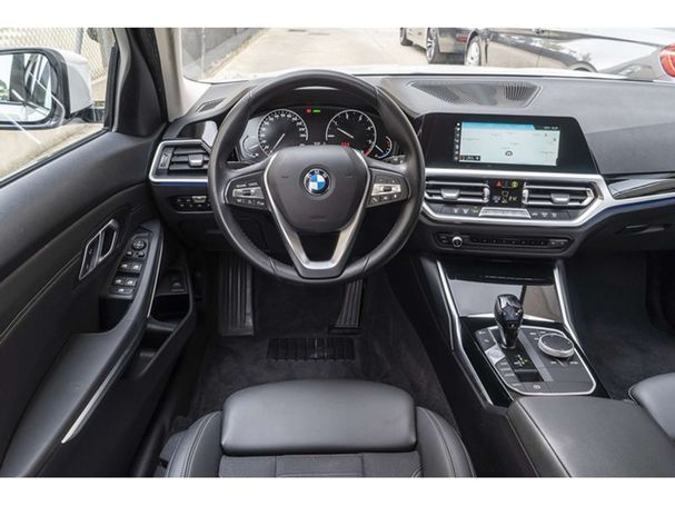 BMW 320d Touring xDrive 140 kW image number 42