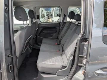 Car image 25