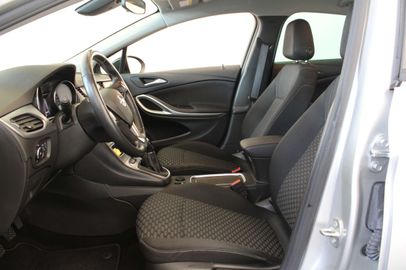 Car image 9