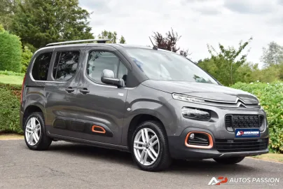 Car image 4