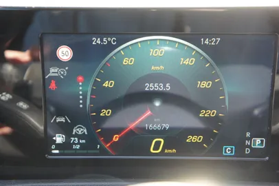 Car image 32