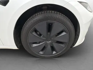 Car image 35