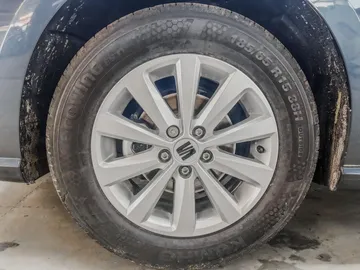 Car image 26