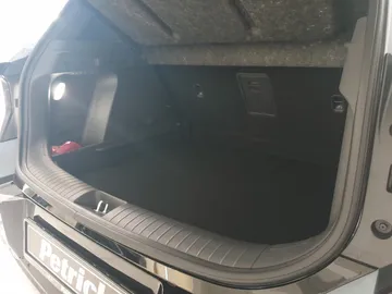 Car image 30