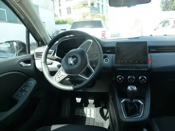 Car image 17