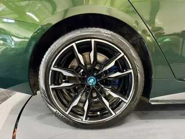 Car image 32