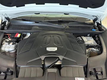 Car image 46