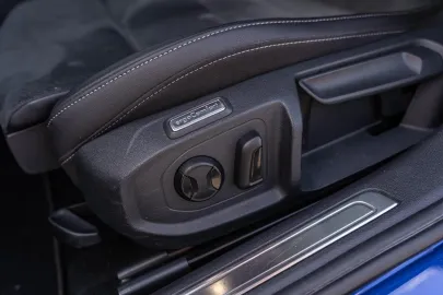 Car image 40