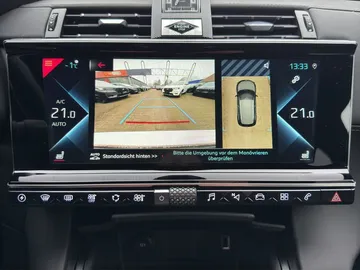 Car image 32