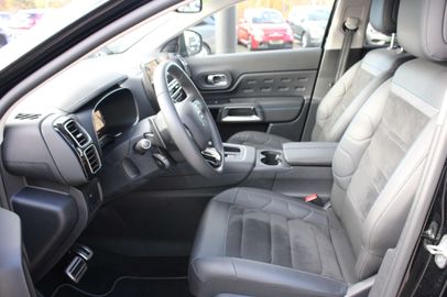 Car image 11