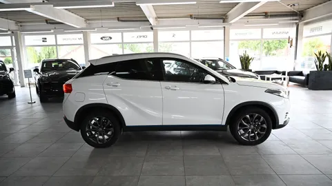 Car image 4