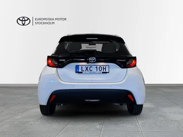 Car image 3