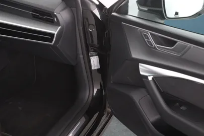 Car image 24