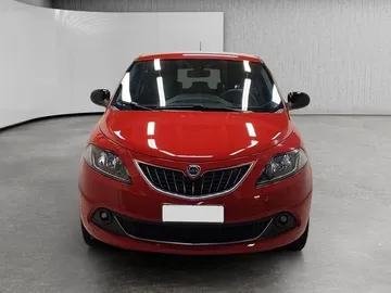 Car image 3
