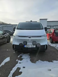 Car image 32