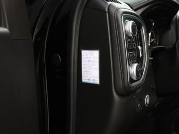 Car image 34