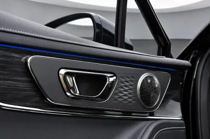 Car image 29