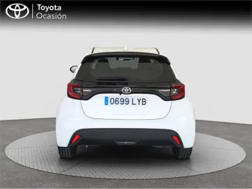 Car image 3