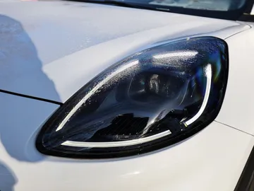 Car image 24