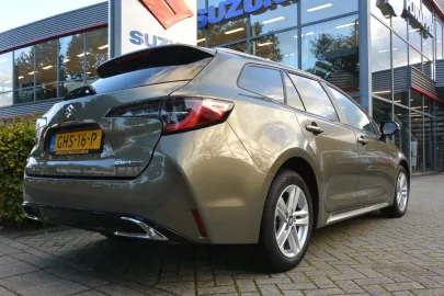 Car image 4