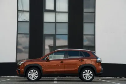 Car image 4