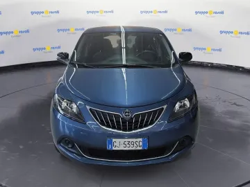 Car image 3