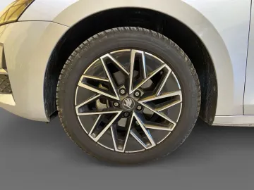 Car image 40