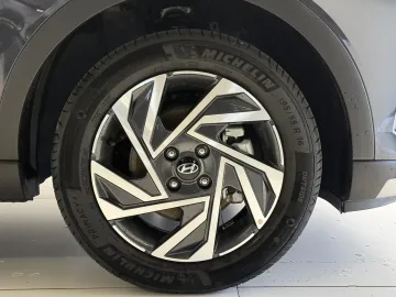 Car image 22