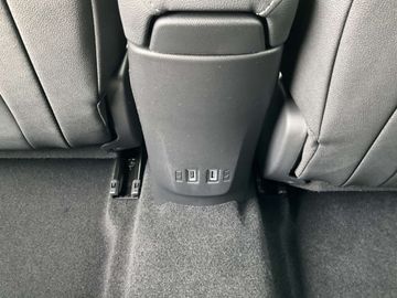 Car image 33