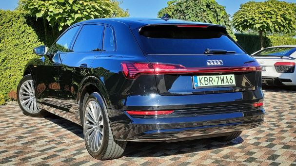 Audi e-tron 55 quattro S-line 300 kW image number 4